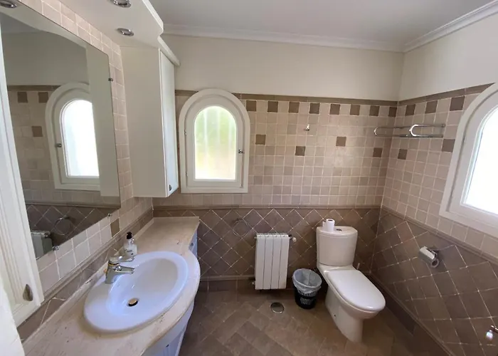 2 Pools - 24 Persons *