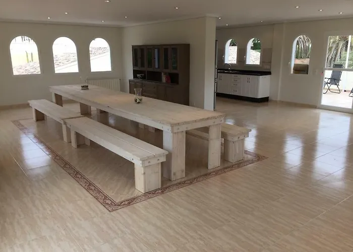 2 Pools - 24 Persons